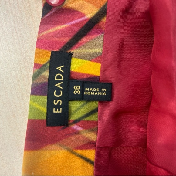 Escada size 36 (S) silk “Ode to LA” NWOT Pencil Skirt Elegant Tailored Design - Picture 5 of 15